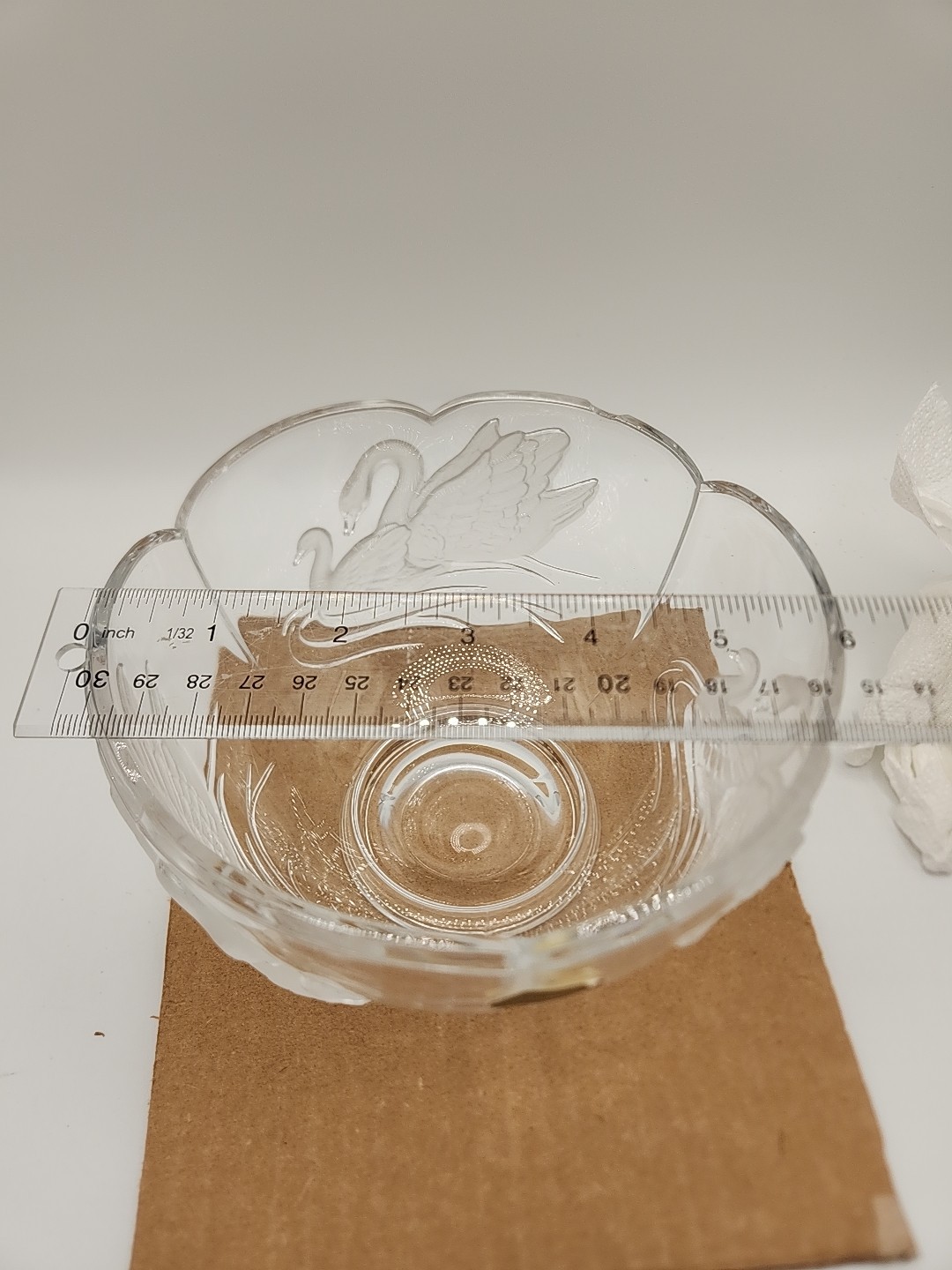 24% Lead Crystal Bowl With Embossed Frosted Swan Design Teleflora France