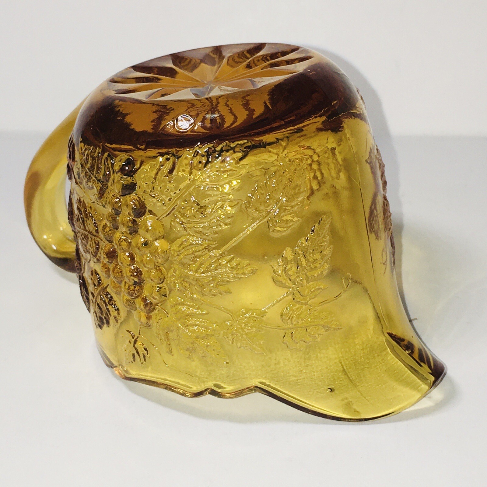 L.E smith Honey Amber pressed Depression glass grapes and leaves pattern creamer
