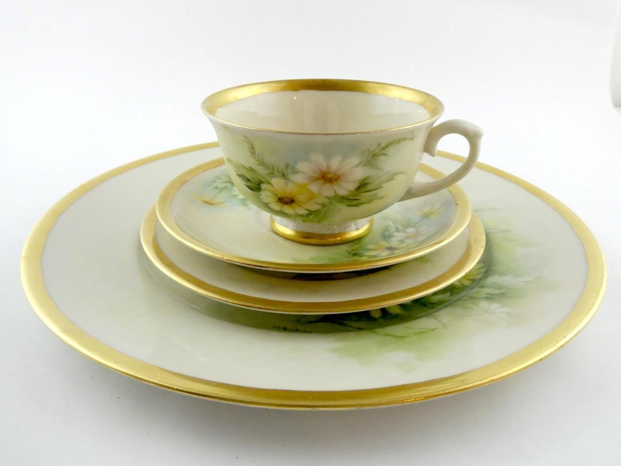 1970s Hand Painted Porcelain 4 Piece Place Setting Daisy Flowers Signed VGOOD