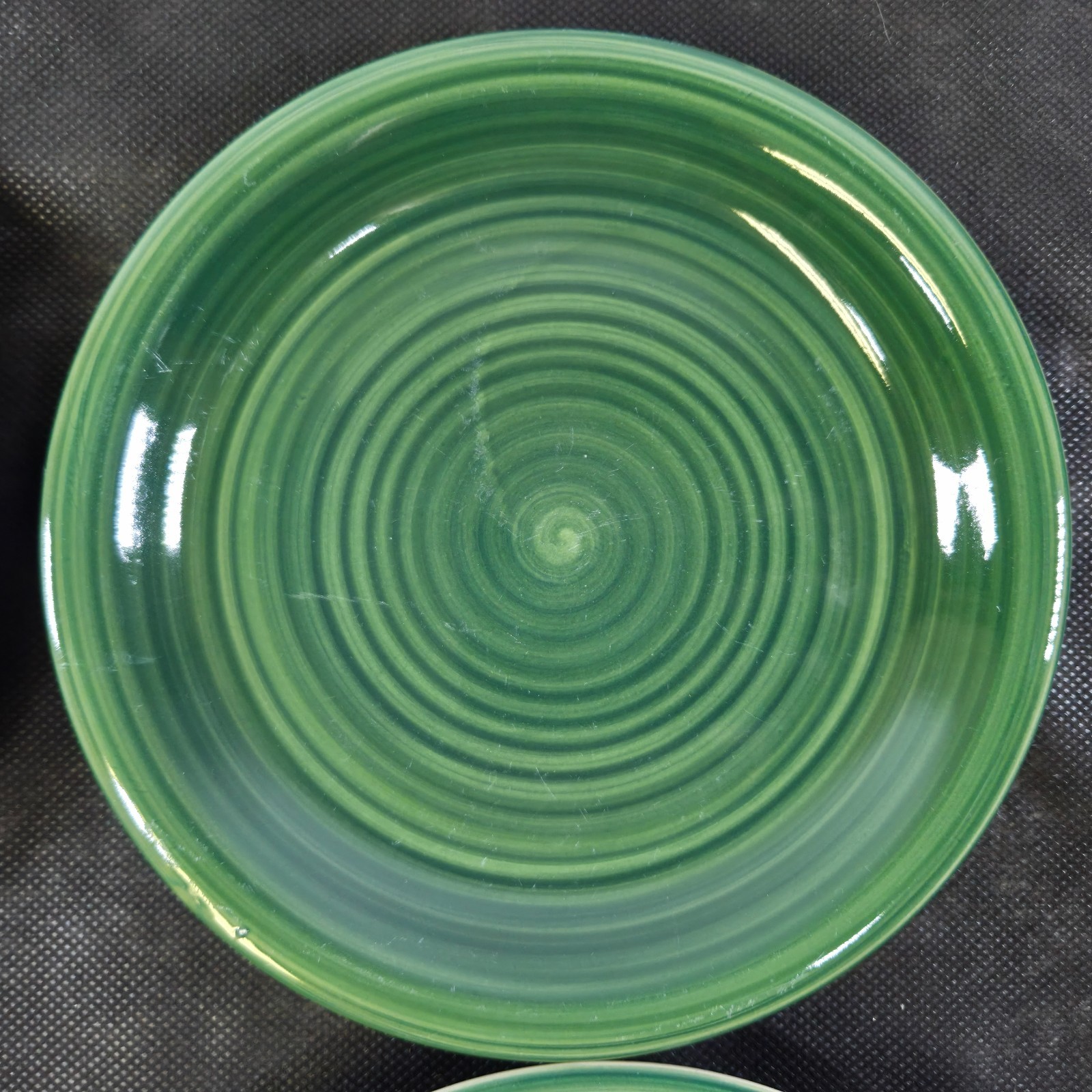 HOLIDAY Set of 4 Brylane Home Pottery Green Swirl Salad Appetizer Plates 7 1/4″