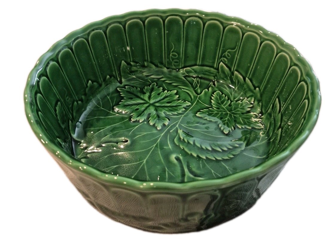 Vintage Haldon Group Emeral Green Grape Leaf Majolica Serving Bowl 8.5in 1988