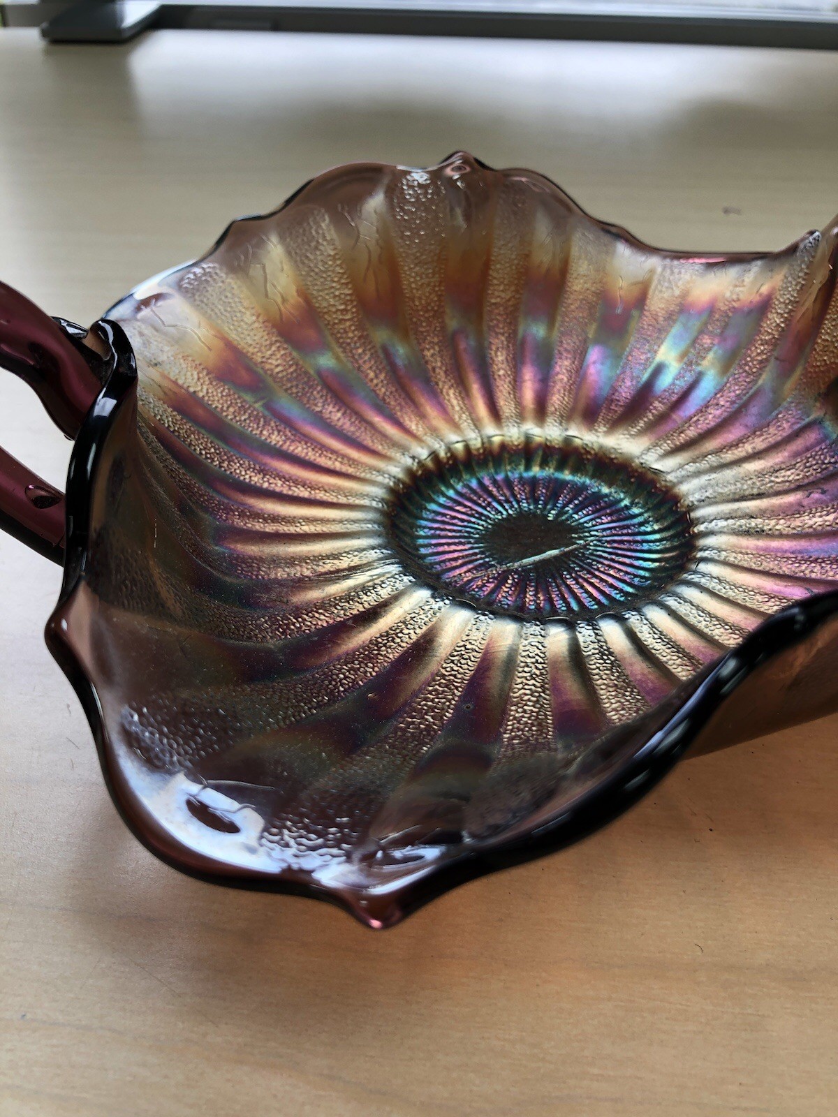 FENTON Stippled Rays Purple Amethyst Carnival Glass Double Handle Bowl Dish