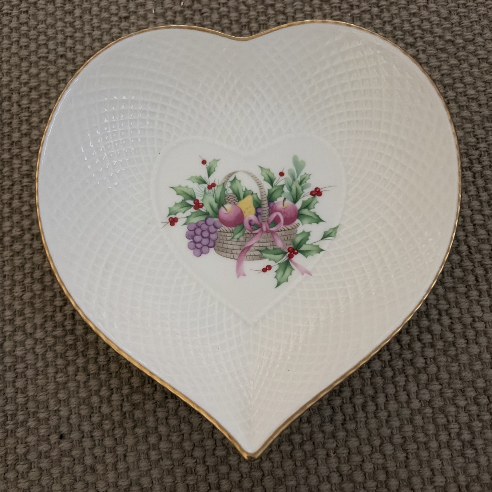 Mikasa Ivory Bone China, Japan, Christmas Spirit Heart Shaped Trinket Bowl B2098