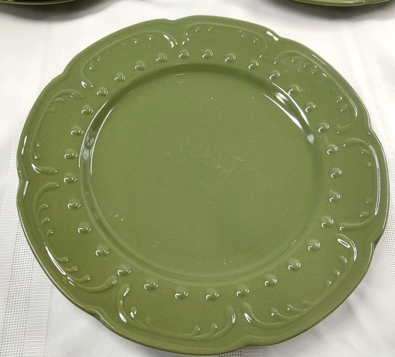 Candice Collection Dinner Plates Elegant Dining Avocado Green Embossed Lot of 4
