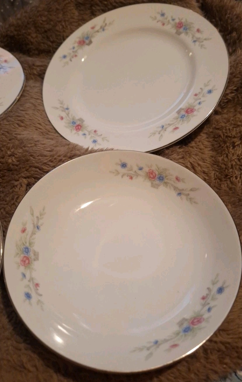 Florenteen Fine China Fantasia Japan Soup Bowls 5.5in & Saucers 6.5in Set of 4
