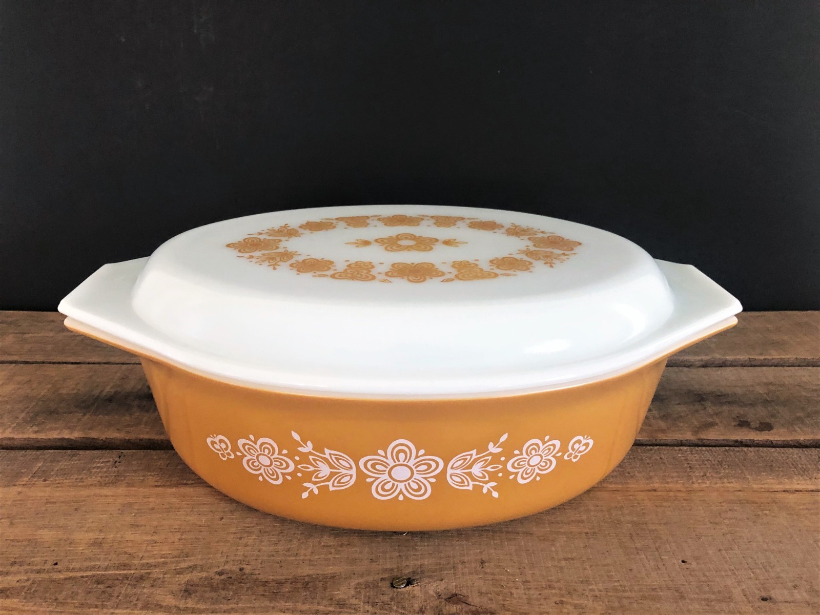 Vintage 1970s Pyrex Butterfly Gold 2-1/2 Qt. Oval Casserole Dish #045 – with Lid