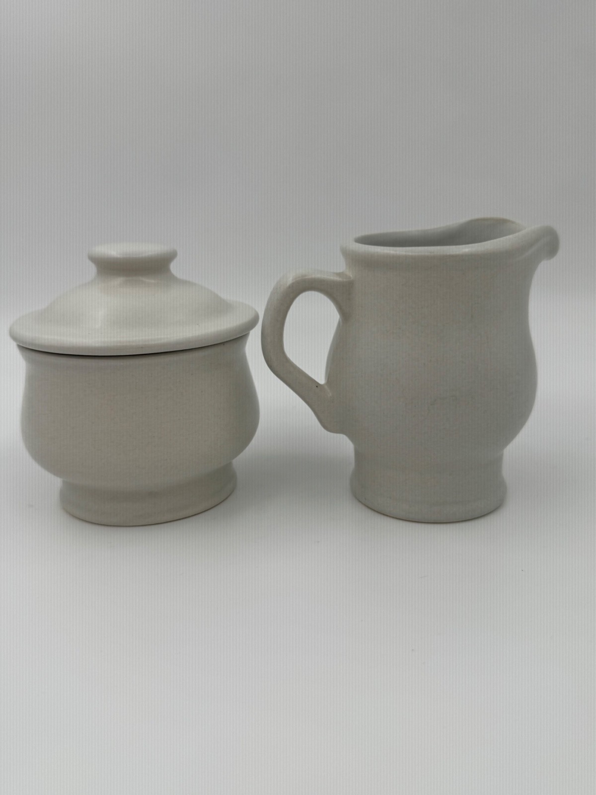 Vintage Pfaltzgraff Yorktowne Creamer #7-24 & Sugar Bowl w/Lid #7-22 Blue Floral
