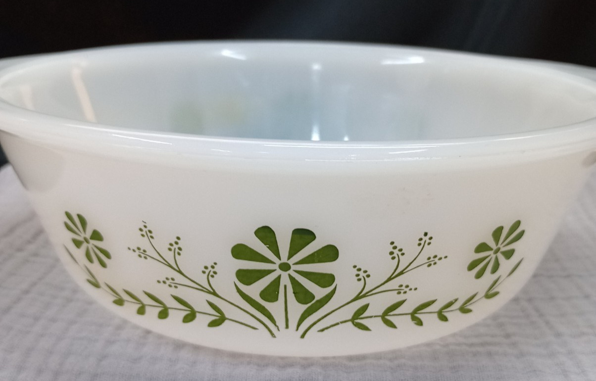 VTG GLASBAKE GREEN DAISY 8.5” J514 2 QT CASSEROLE