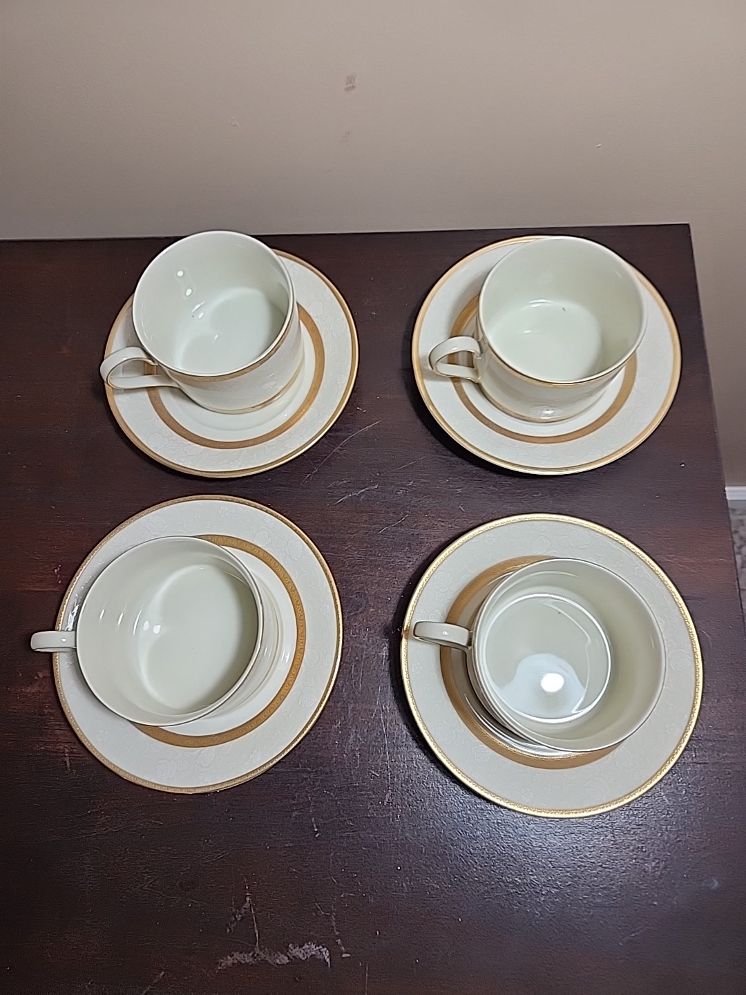 Mikasa Antique Lace Set of 4 Cups 4 Saucers Gold Encrusted White Flowers Ivory