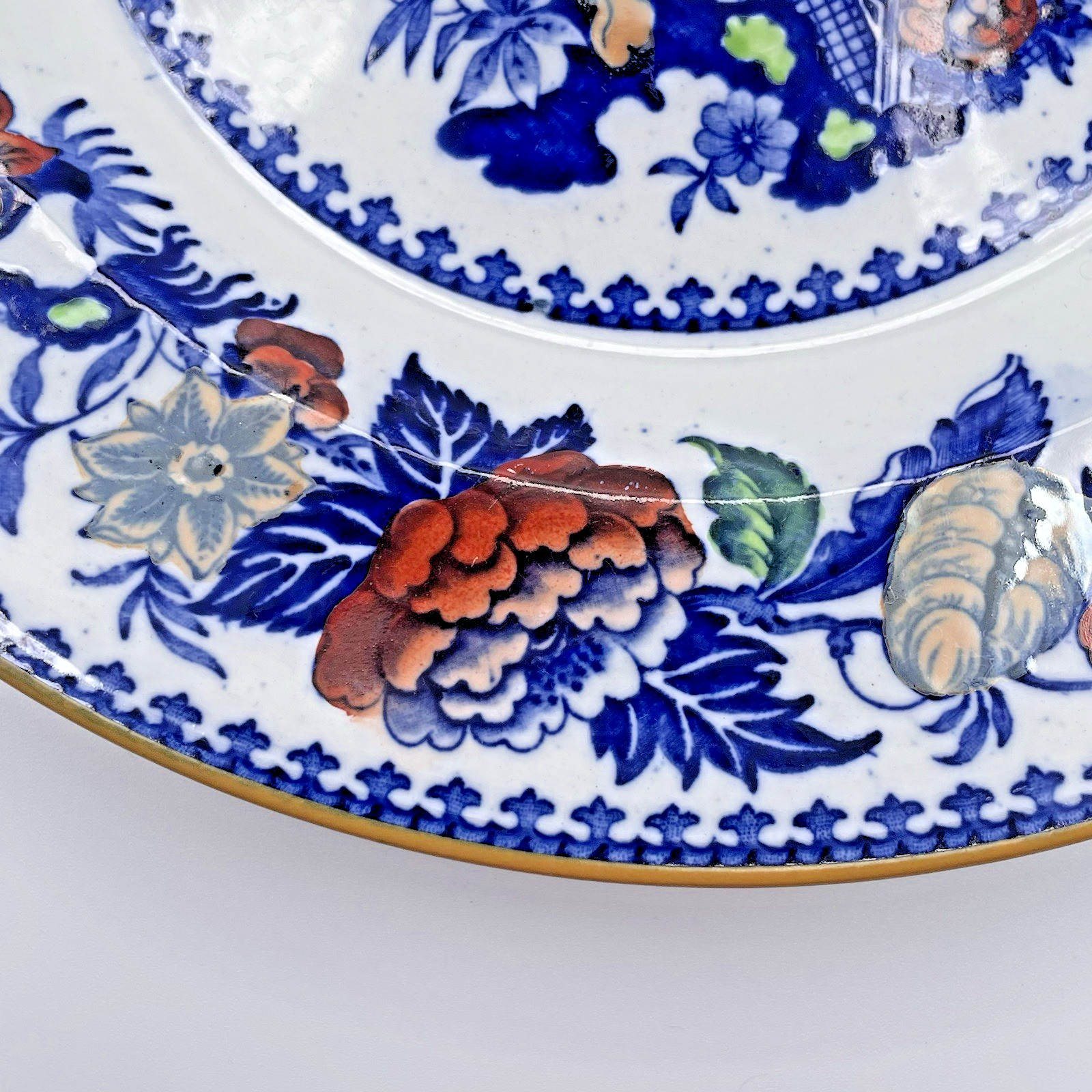 Wedgwood ‘Bullfinch’ Luster Dinner Plate Smooth Rim Polychrome Rare 1918 Antique