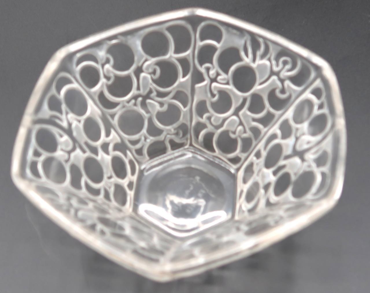 René Lalique Crystal Raisins Six Pans Hexagon Small Bowl, 4 5/8″ x 2 1/8″