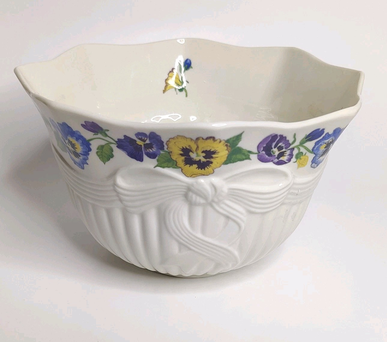 BELLEEK IRELAND ENCHANTED GARDEN 2000 CENTERPIECE BOWL PANSIES 4 3/4″H X 8 1/4″