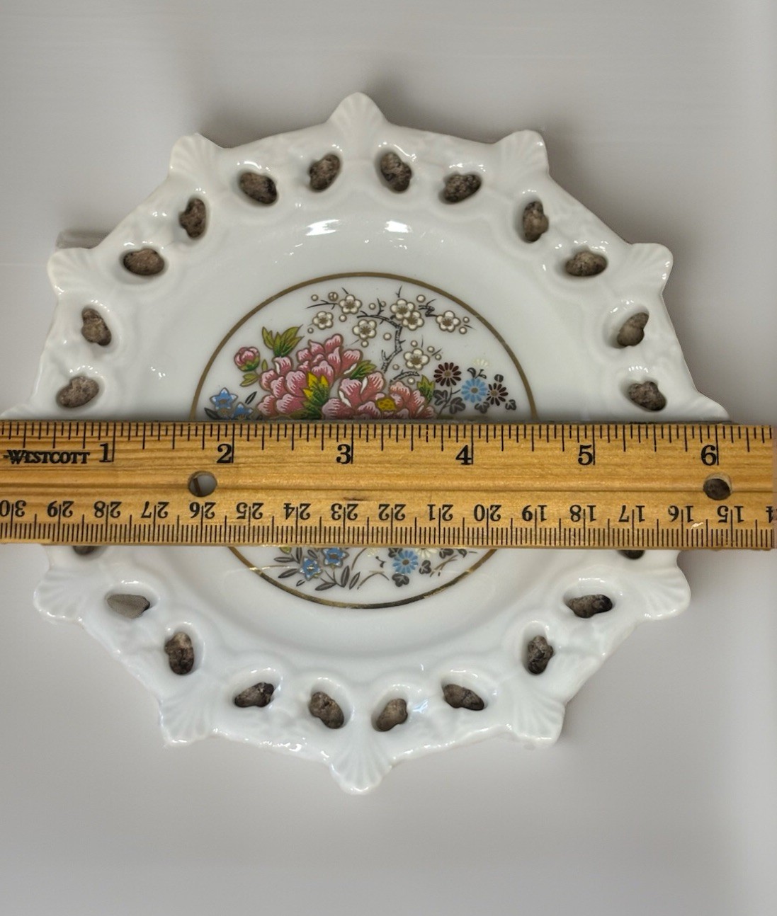 Vintage Floral Decorative Wall Plates Porcelain Japan Lattice Style Rim Set Of 2