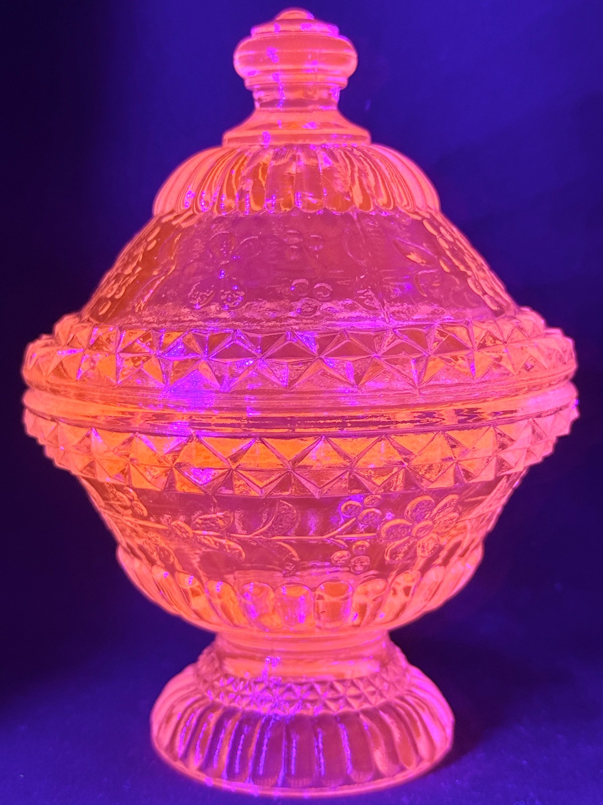 Green Vaseline Uranium glass covered candy dish coffee sugar jar butter selenium