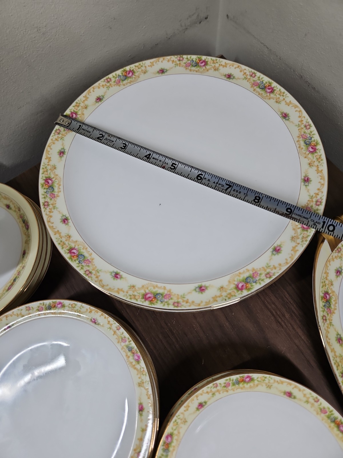 MEITO CHINA THE WINDSOR SHAPE JAPAN 22K GOLD (32 Piece Set)