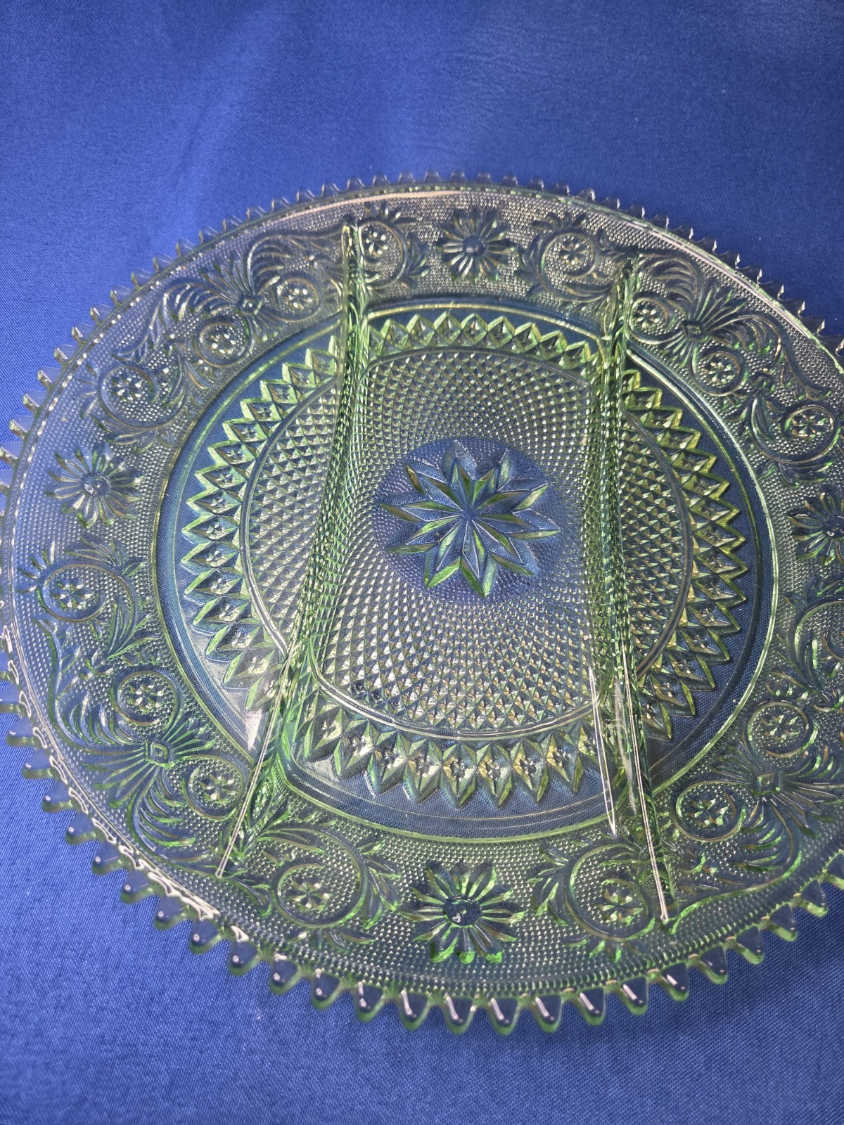 Vintage TIARA INDIANA GLASS CHANTILLY GREEN SANDWICH DIVIDED SERVING PLATTER