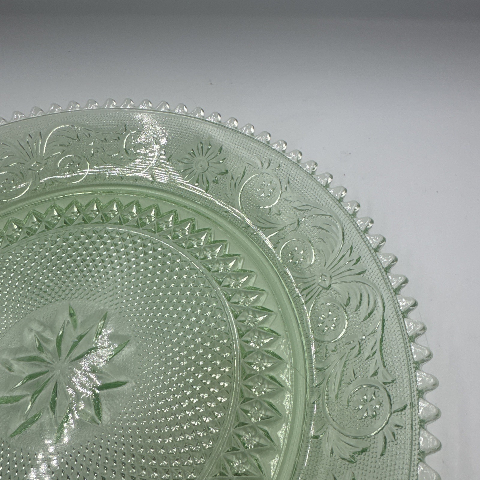 Vintage Tiara Indiana Sandwich Glass Chantilly Green 12” Round Serve TrayPlatter