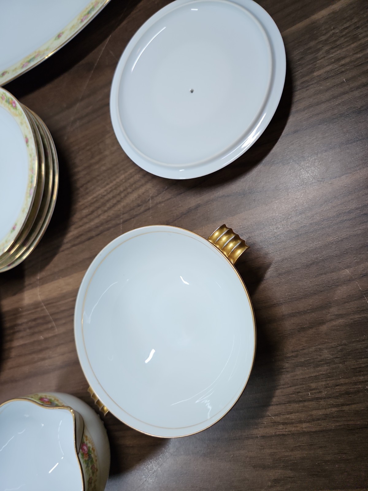 MEITO CHINA THE WINDSOR SHAPE JAPAN 22K GOLD (32 Piece Set)