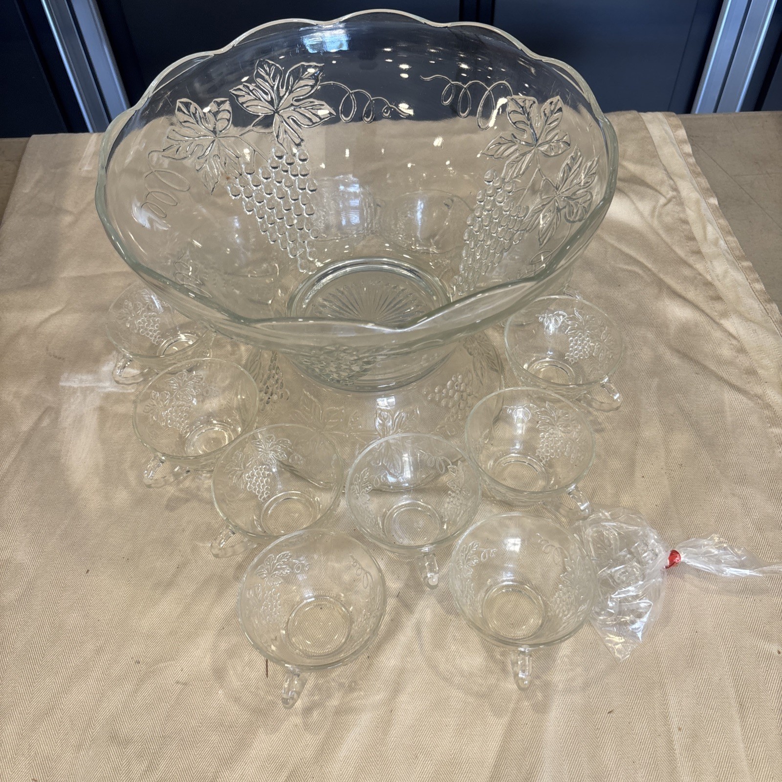 Vintage Anchor Hocking Glass Punch Bowl 12 Cups Grape Vine Pattern 14 Pc