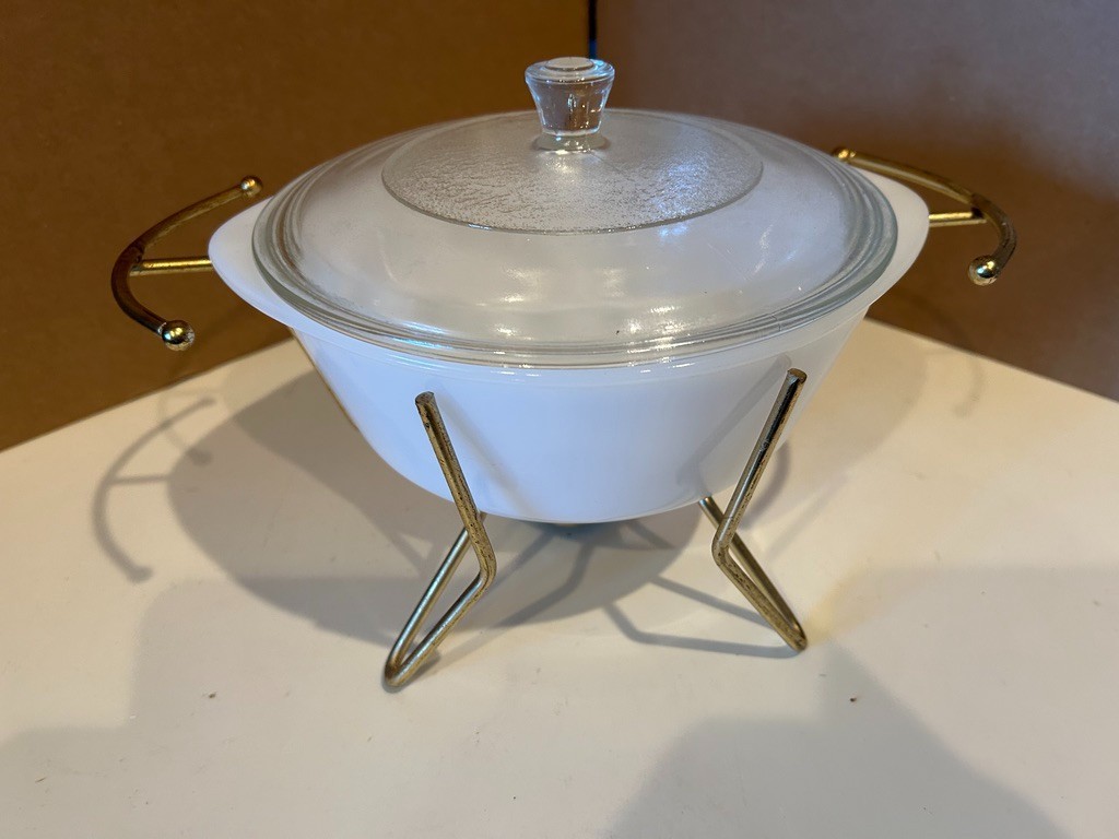 Vintage Glasbake Round Casserole Baking Dish 2 QT with lid & Stand J-152