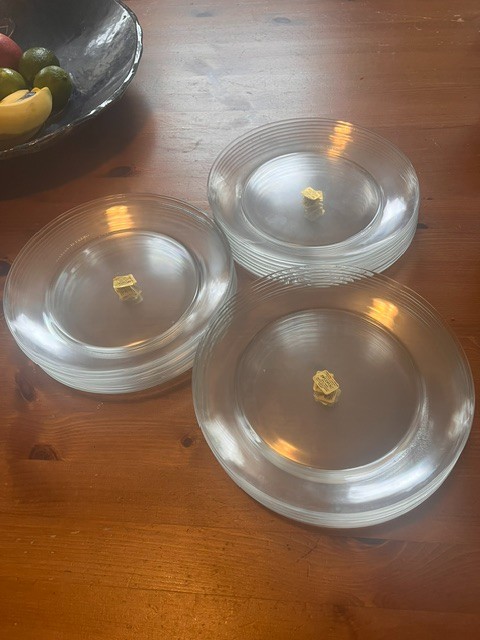 8 Arcoroc Classique Clear Glass Plates 7 7/8″ – Salad or Dessert Plates – France