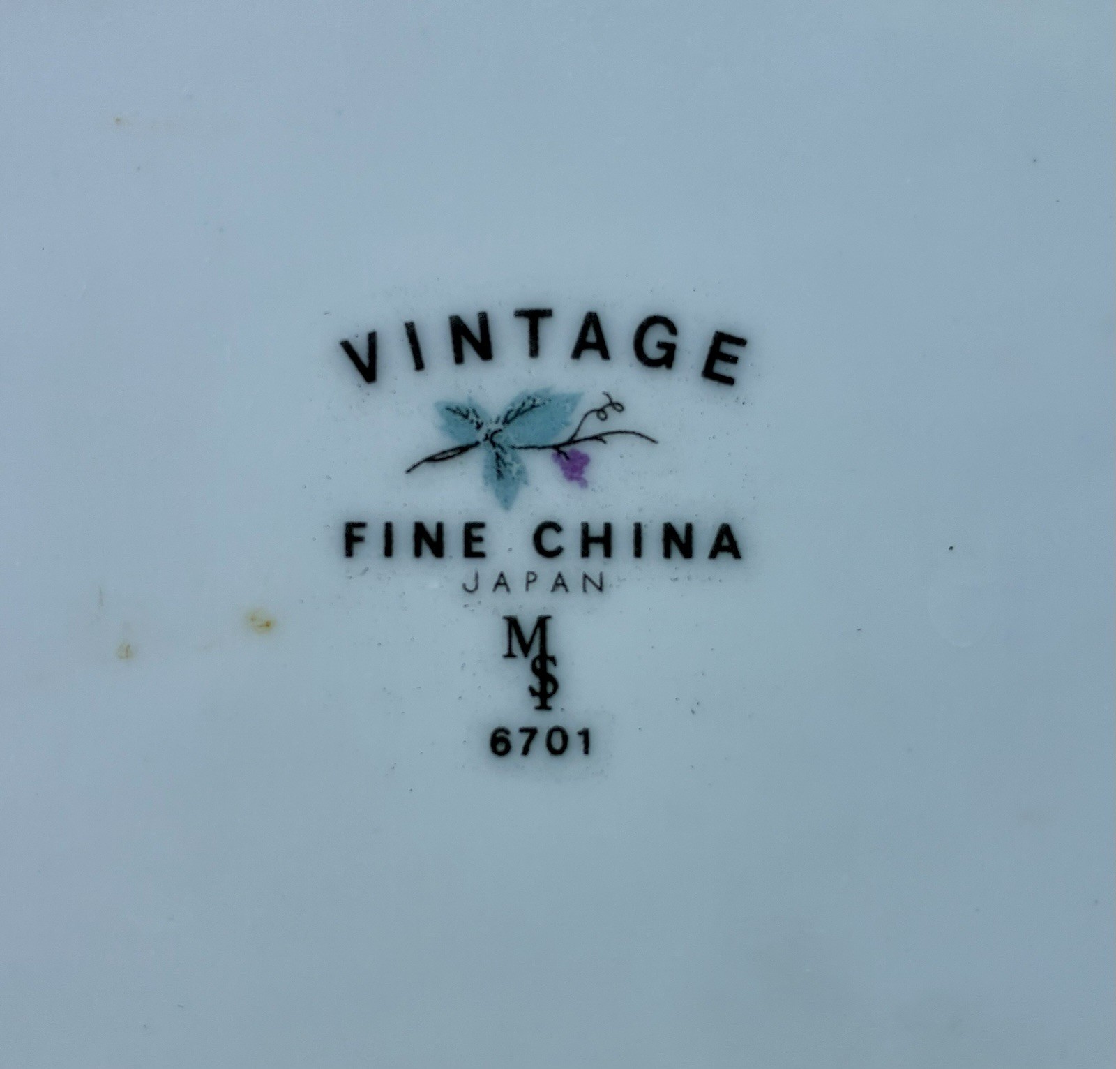 DISCONTINUED OVAL PLATTER FROM FINE CHINA OF JAPAN WITH THE “GRAPEVINE” PATTERN