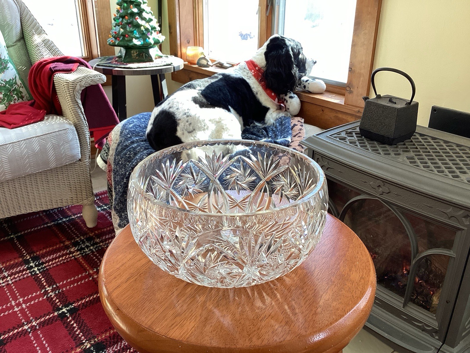 Cut Crystal Bowl (8 Wide 4.25 Inch Tall) Very Nice Condition