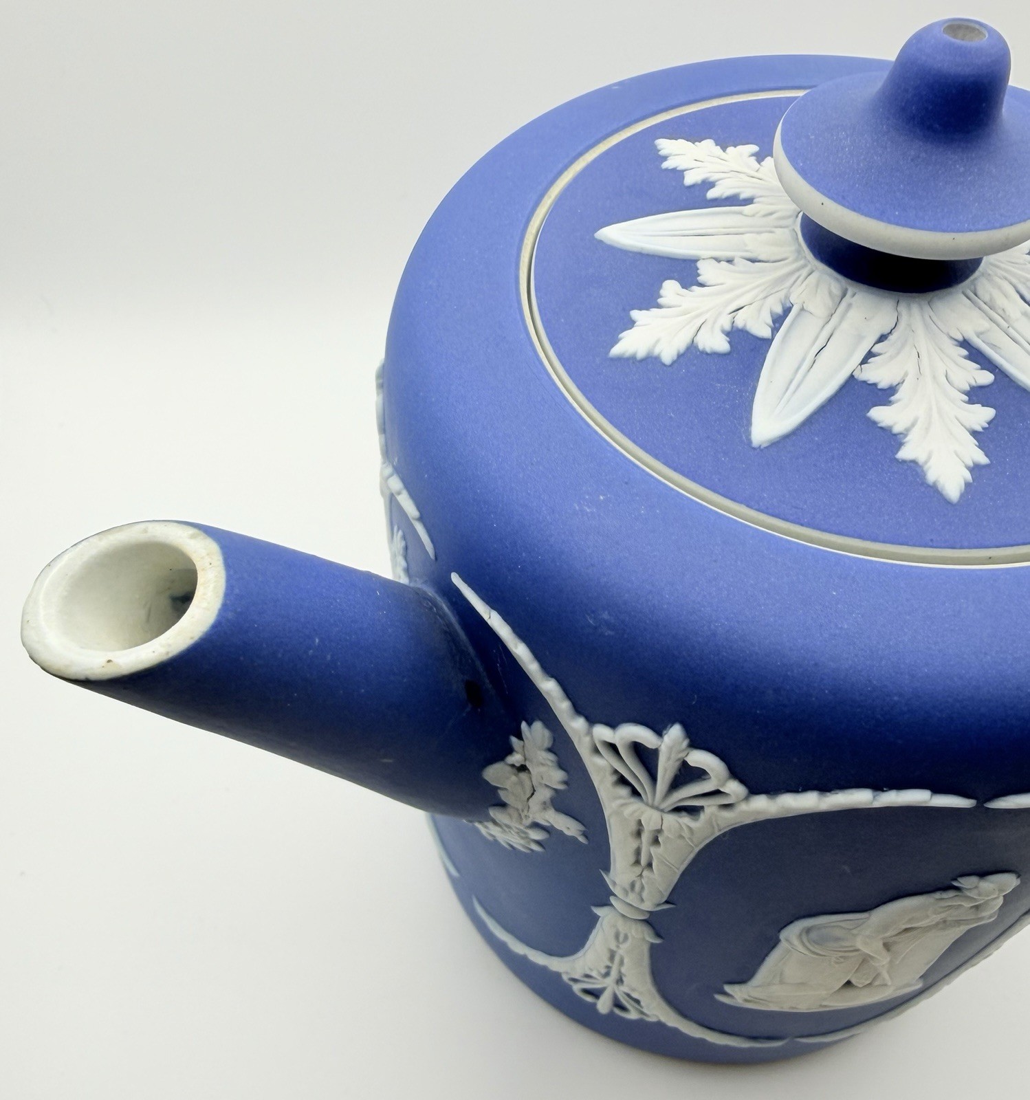 ANTIQUE WEDGWOOD STYLE COBALT BLUE JASPERWARE TEAPOT NEOCLASSICAL UNMARKED? FLAW