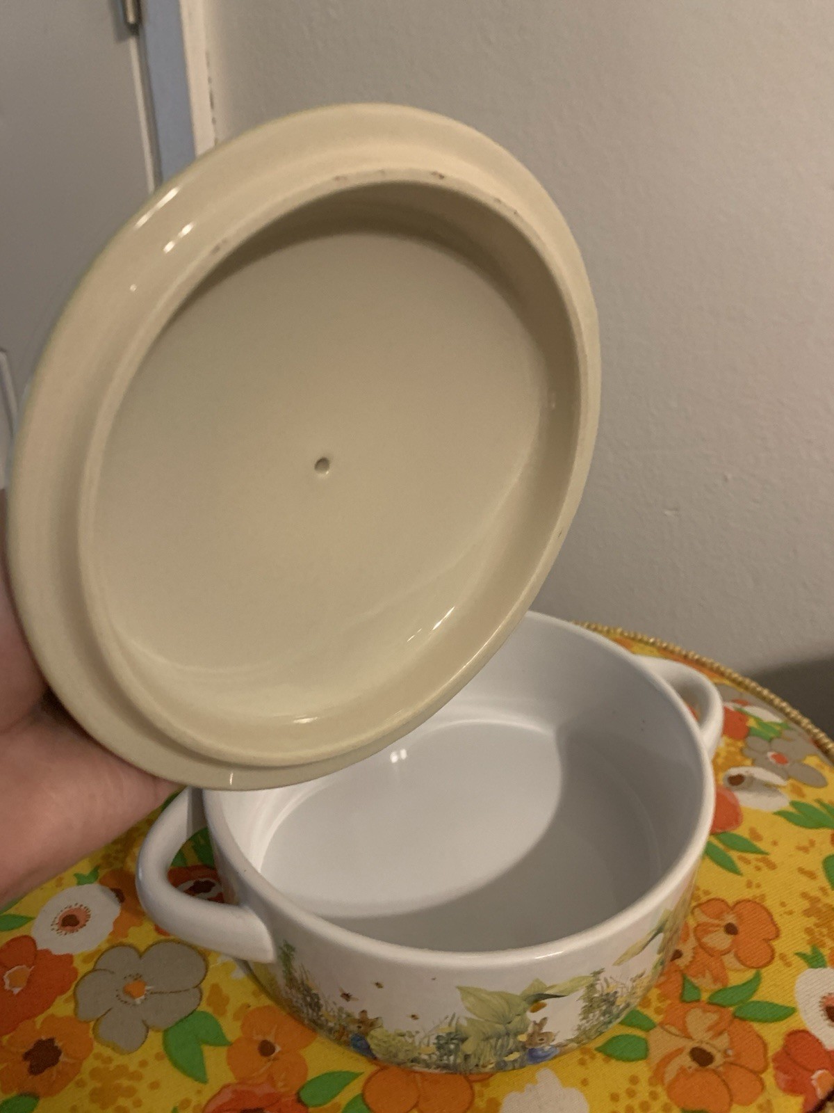 Beatrix Potter Peter Rabbit Round Ceramic Covered Casserole Dish w/ Lid, 400°F