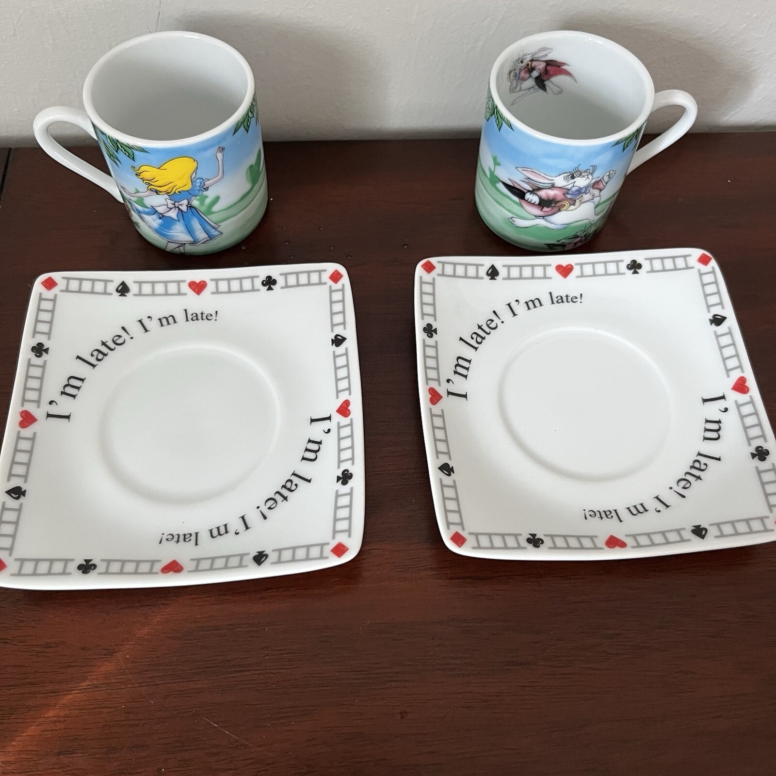 2010 Rare Alice In Wonderland Cafe-2 Teacups & 2 Saucers-England By Paul Cardew