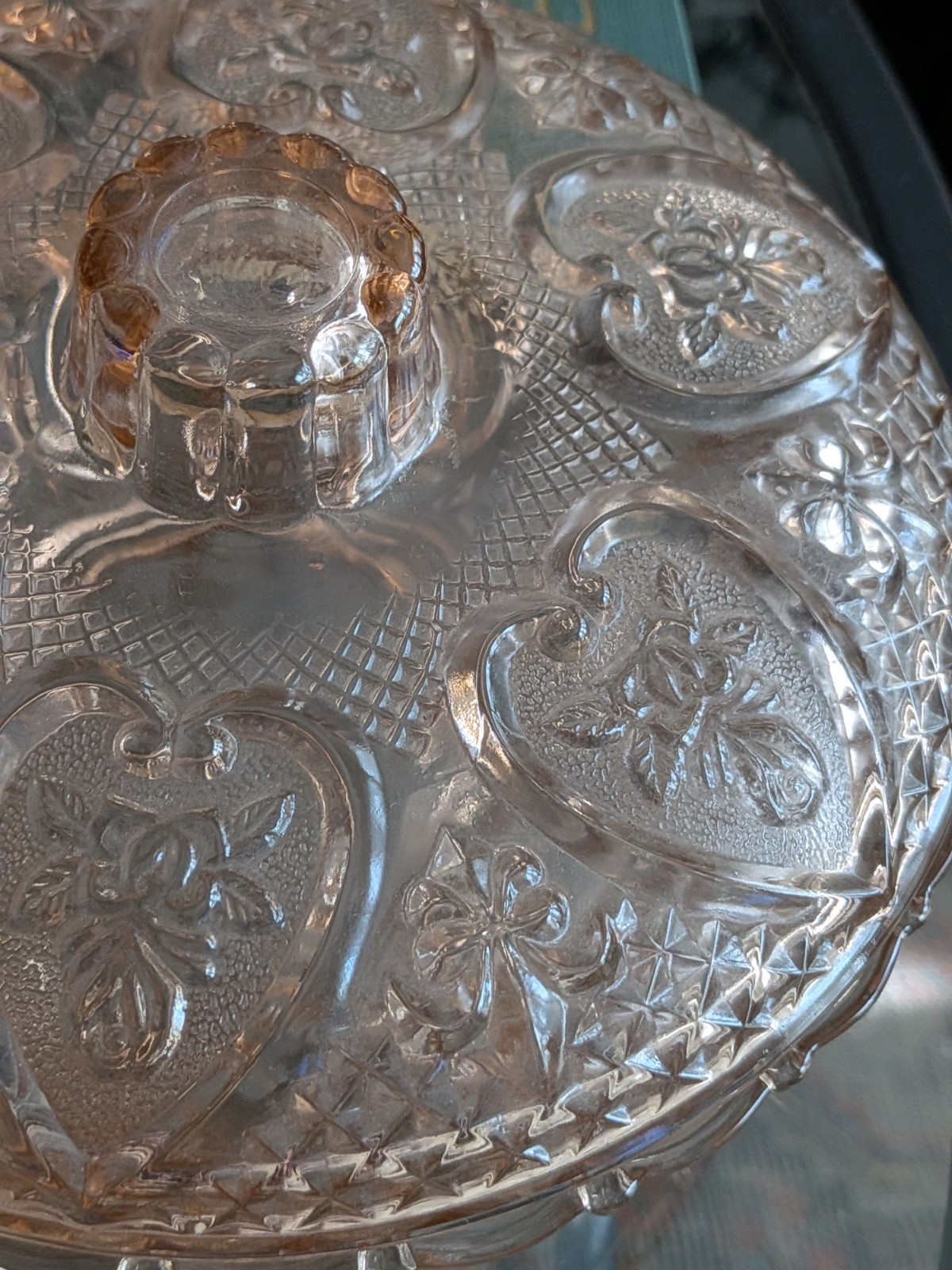 Vtg Pink Heart Art Dainty Pressed Glass Candy Dish Kig Malaysia Covered Bowl