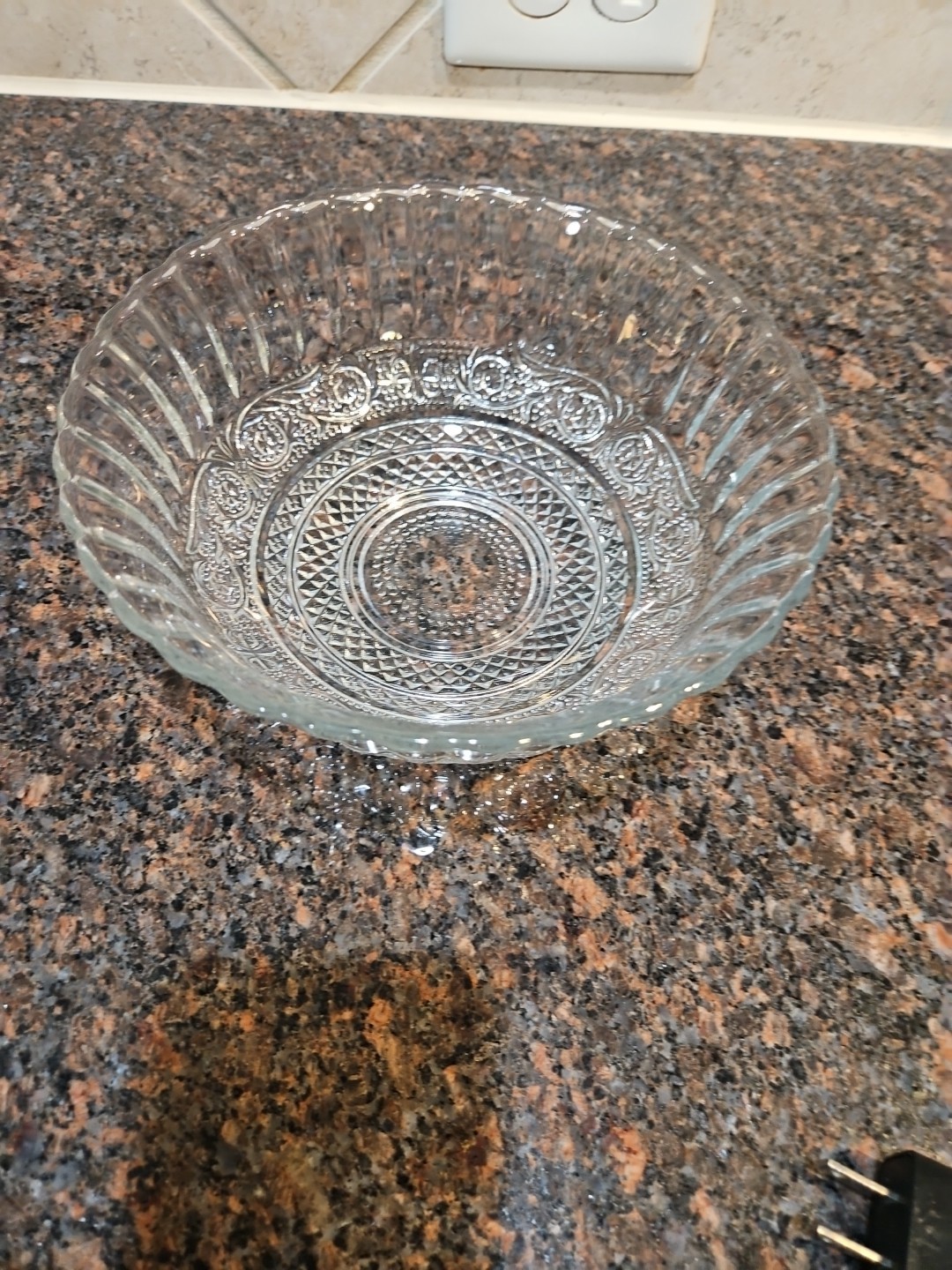 KIG Indonesia Cut Glass Fruit Serving Bowl Diamond Vines Fluted Edges 7.5” NEW