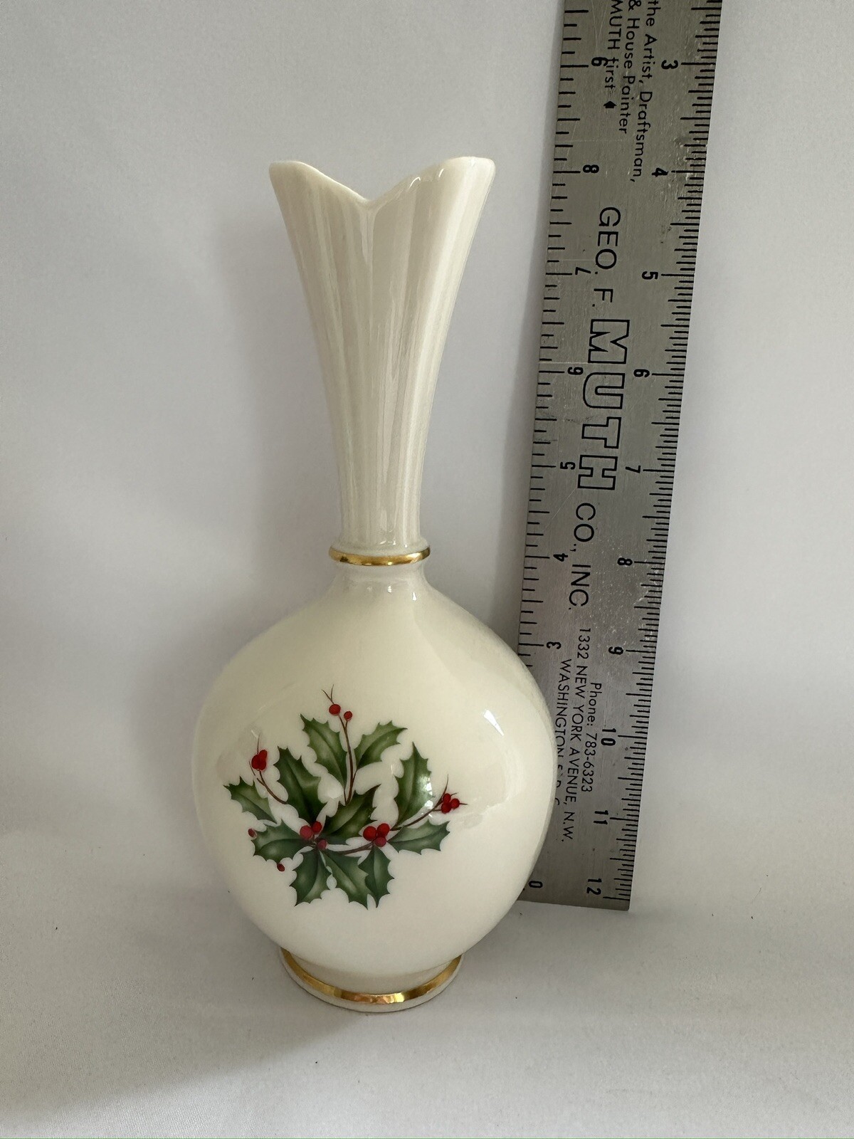 Lenox Holly Berry Fluted Round Bud Vase w/24kt Gold Trim 8” Holiday Christmas