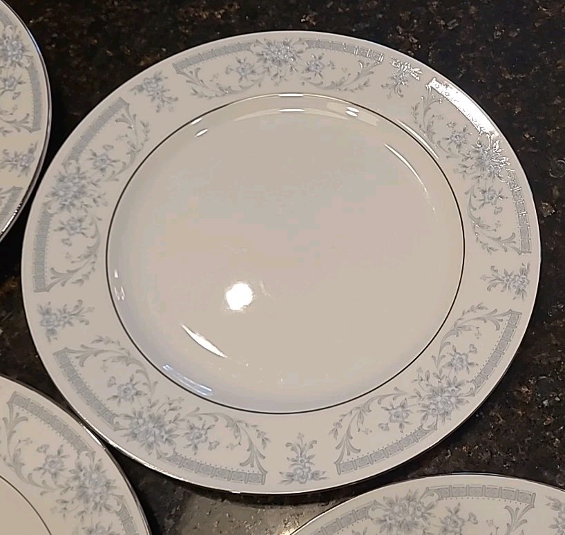 SET (7) Sheffield BLUE WHISPER Porcelain Fine China 10.25″ Dinner Plates Japan