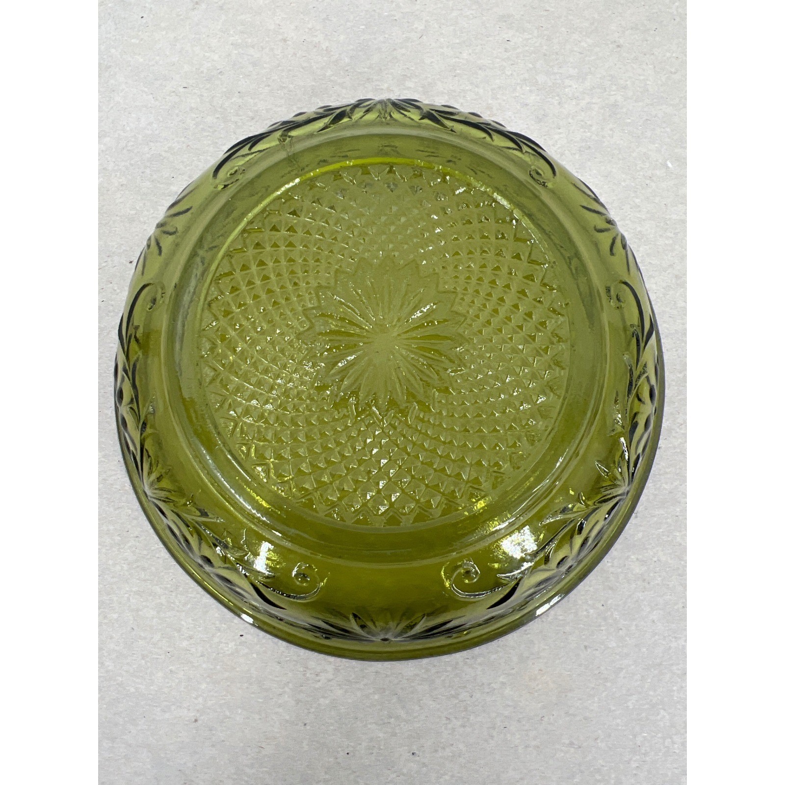 Vintage Indiana Glass Bowl Daisy Pattern Avocado Green signed FTD 1979