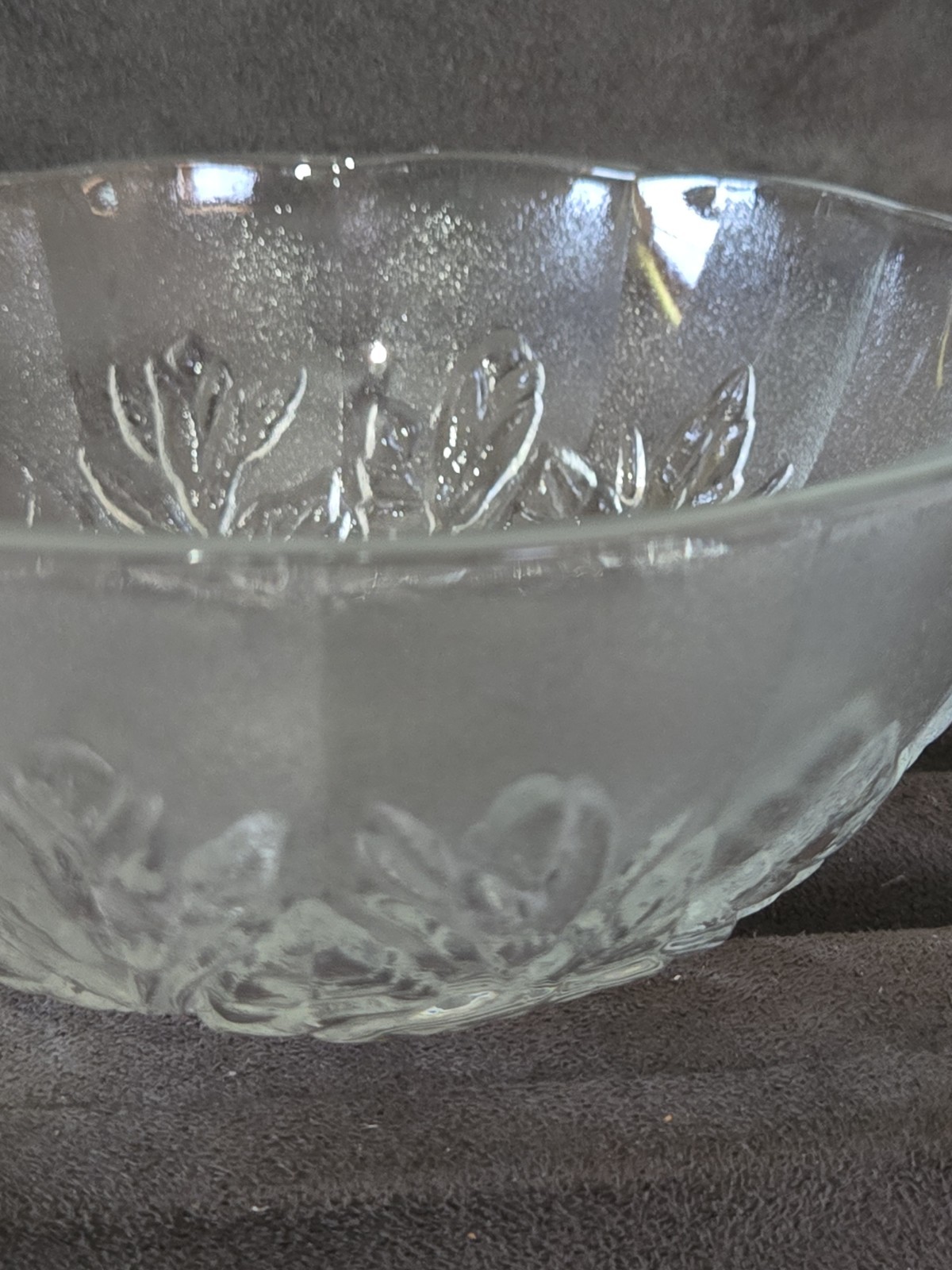 Pasari Indonesia Serving/Berry Bowl – Rose Pattern w/Scalloped Edge, 5in