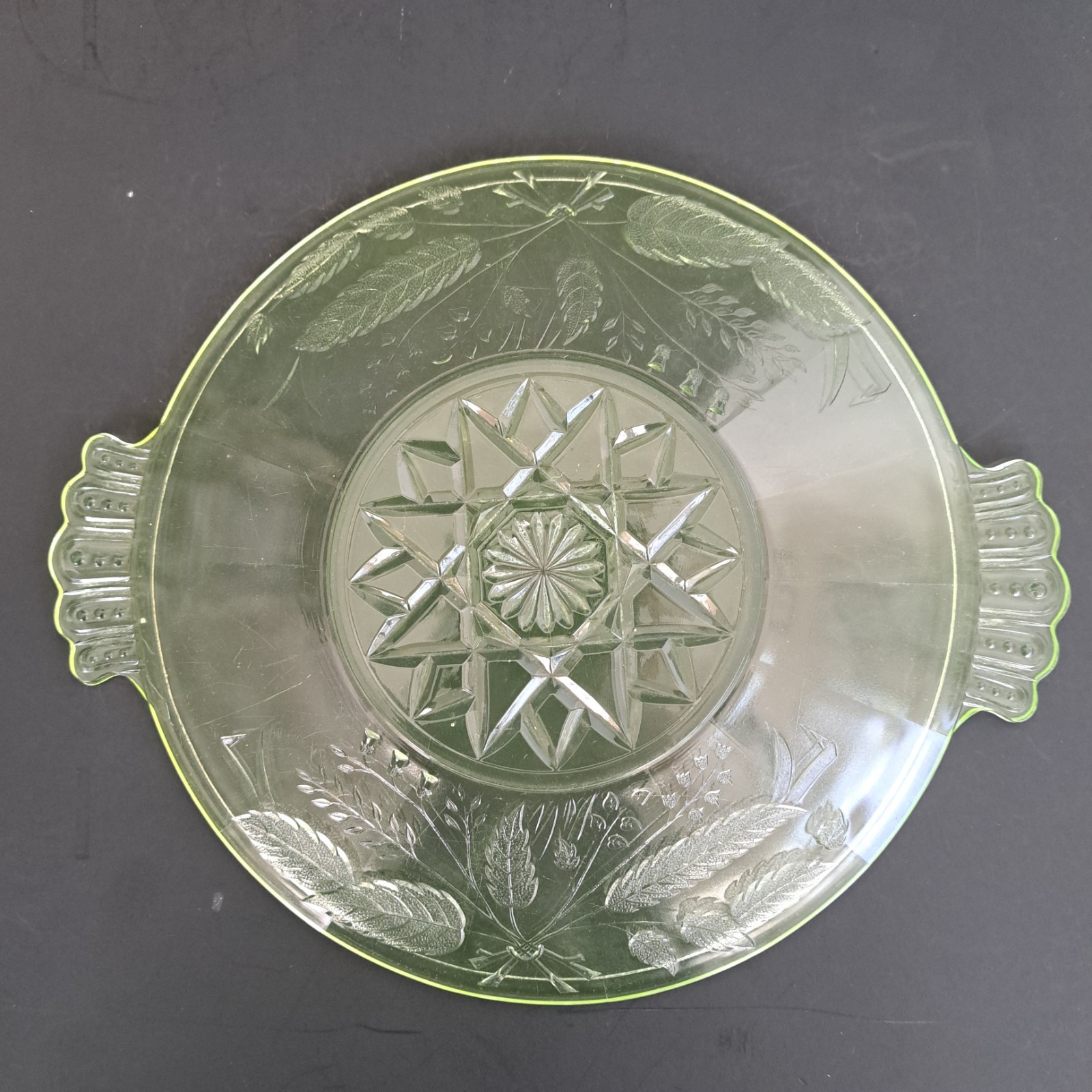 EAPG Antique Bryce Bros DUQUESNE Yellow Glass 9″ Plate Wheat and Barley Uranium
