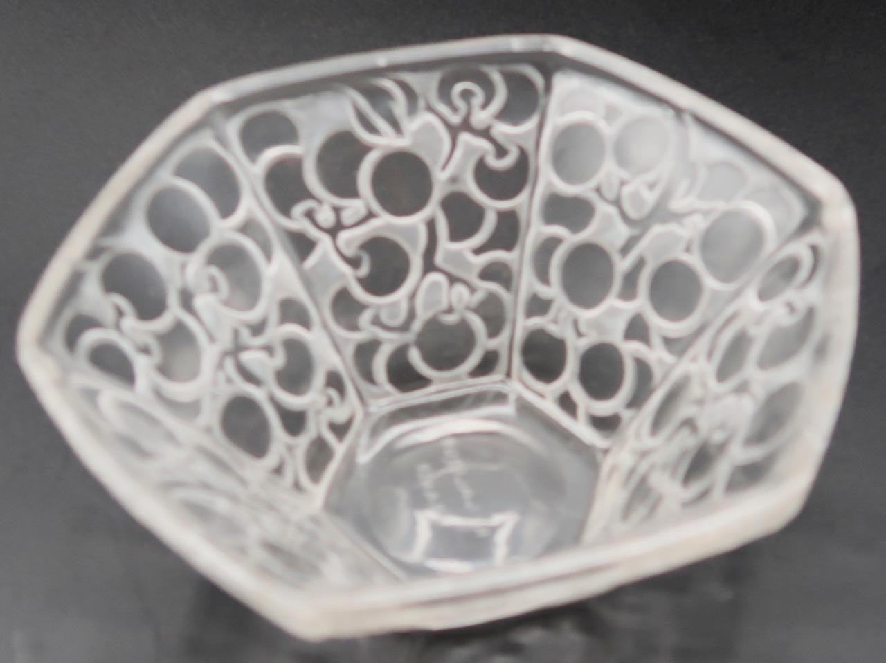 René Lalique Crystal Raisins Six Pans Hexagon Small Bowl, 4 5/8″ x 2 1/8″