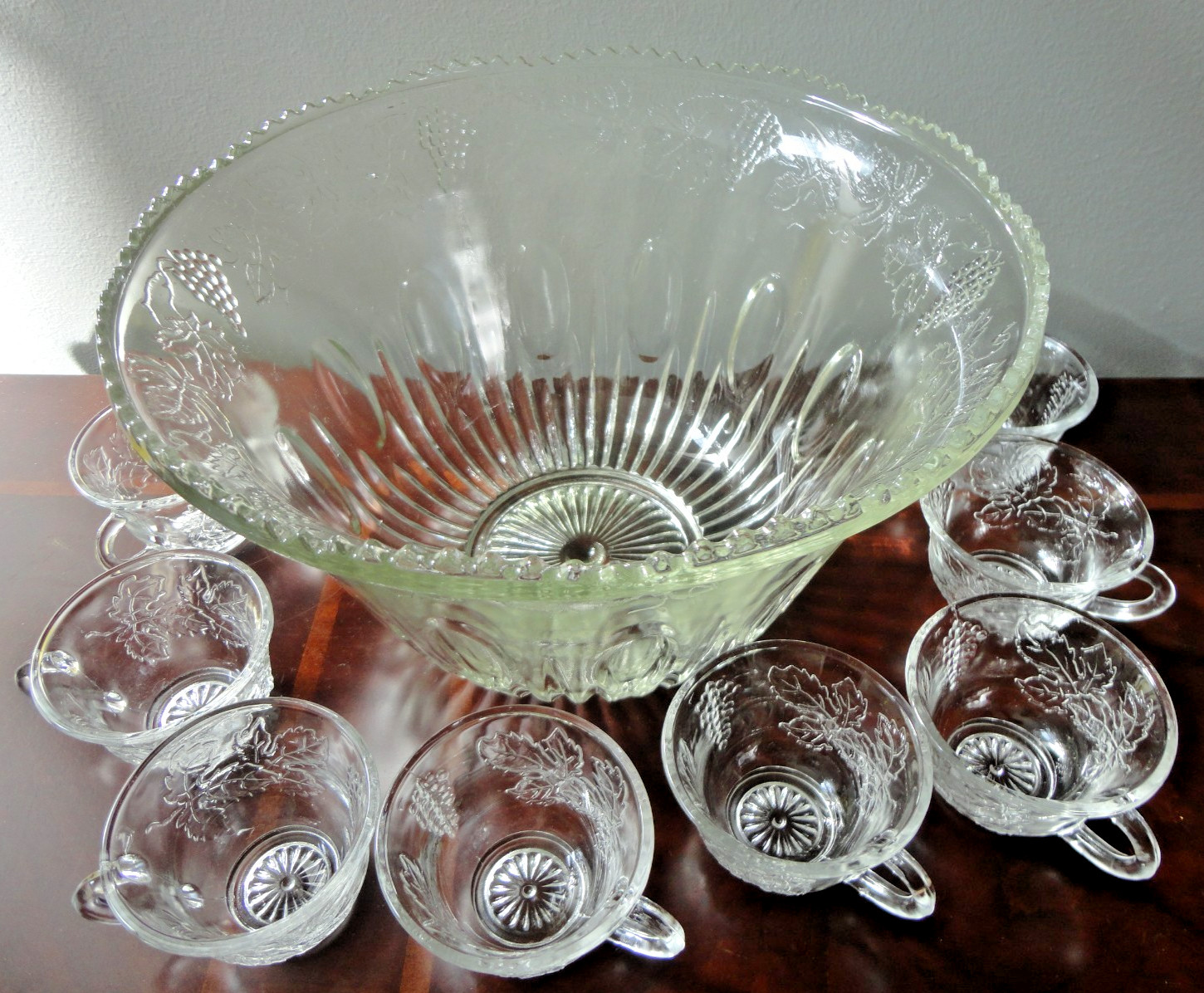 VINTAGE PRINCESS INDIANA HARVEST GRAPE CLEAR GLASS 9 PIECE PUNCH BOWL 8 CUPS SET