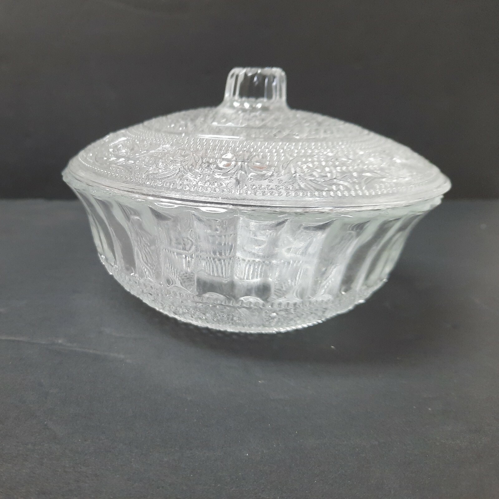 Vtg Kig Malaysia Pressed Sandwich Glass 5.25 Round Server/Candy Bowl with Lid