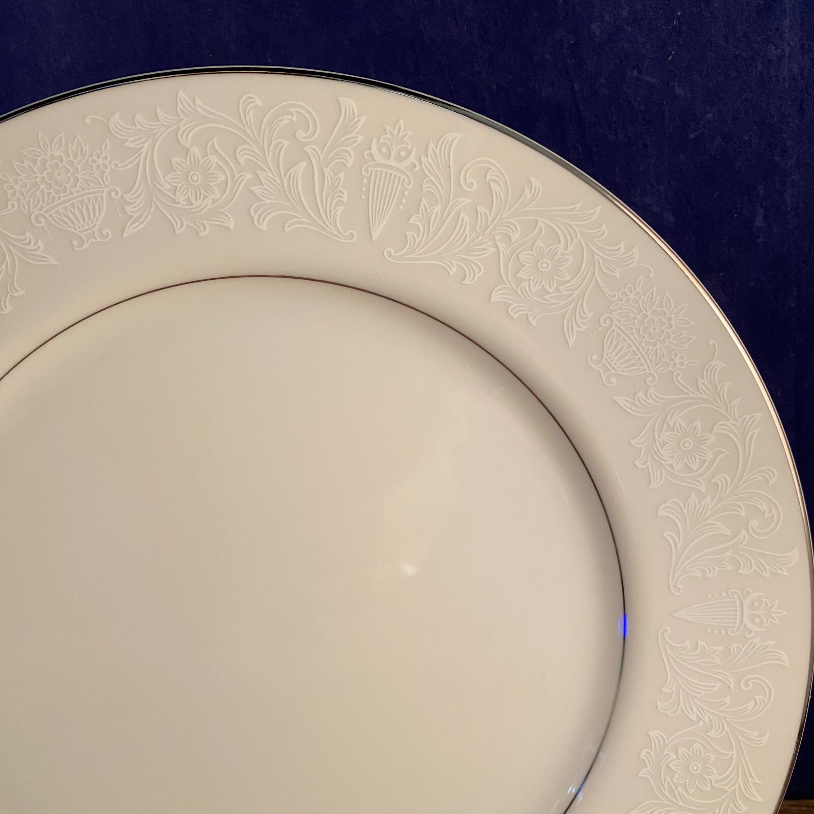 10.25″Dia Dinner Plate Crown Victoria Lovelace Pattern