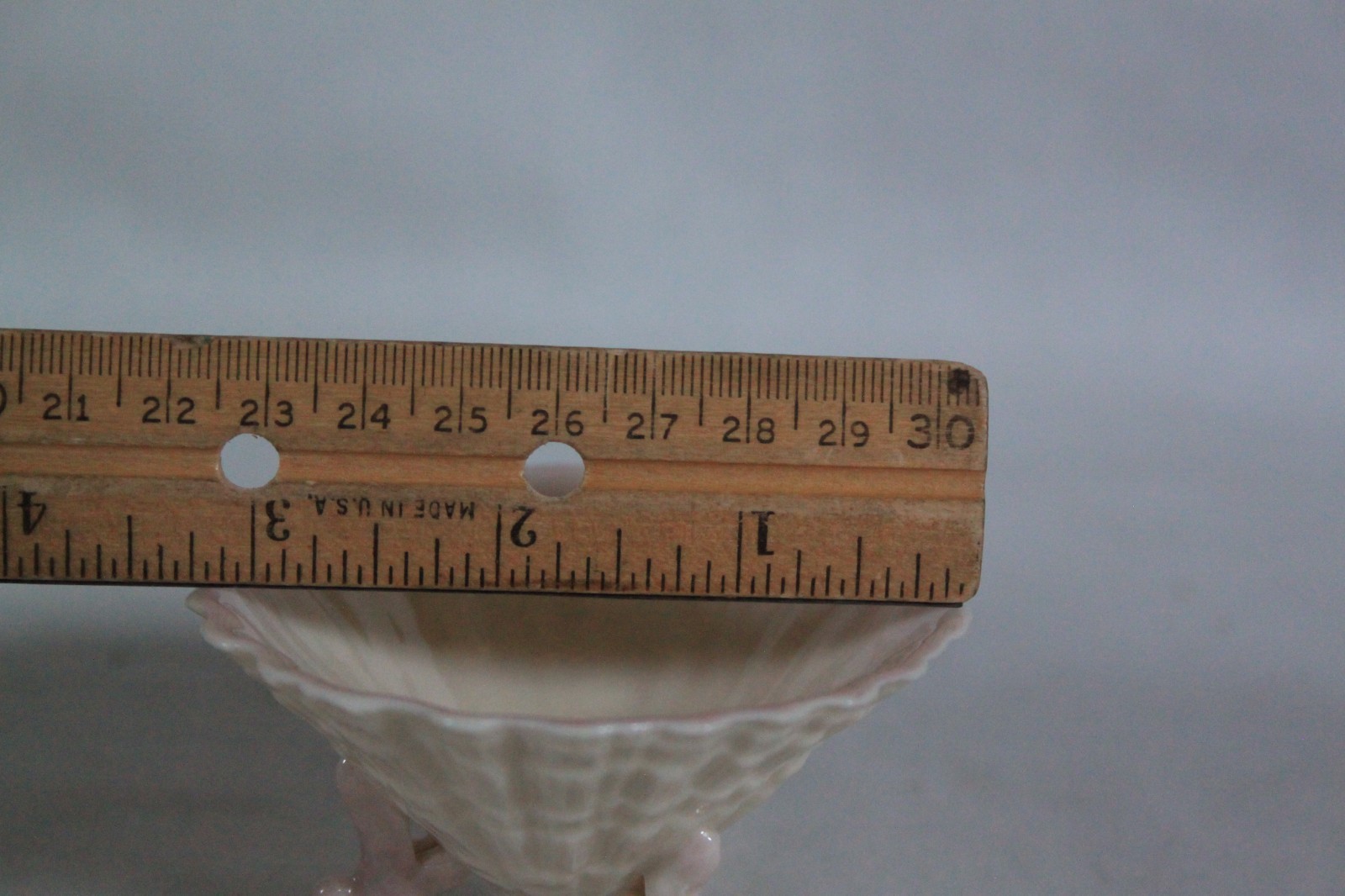 VTG 1965 BELLEEK NEPTUNE /LIMPET COLLECTION 3 PINK LEGS 0PEN SALT DIP 1.75″ TALL