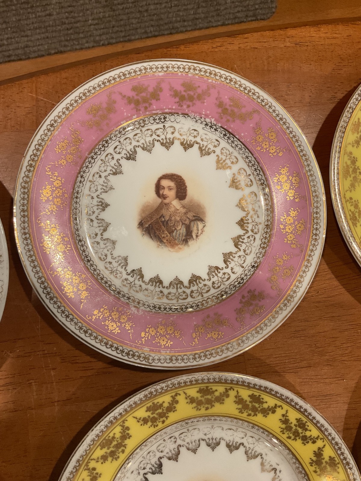 Set of 6 Victoria Carlsbad Gilt Portrait Plates, 1894-1918 – named portraits