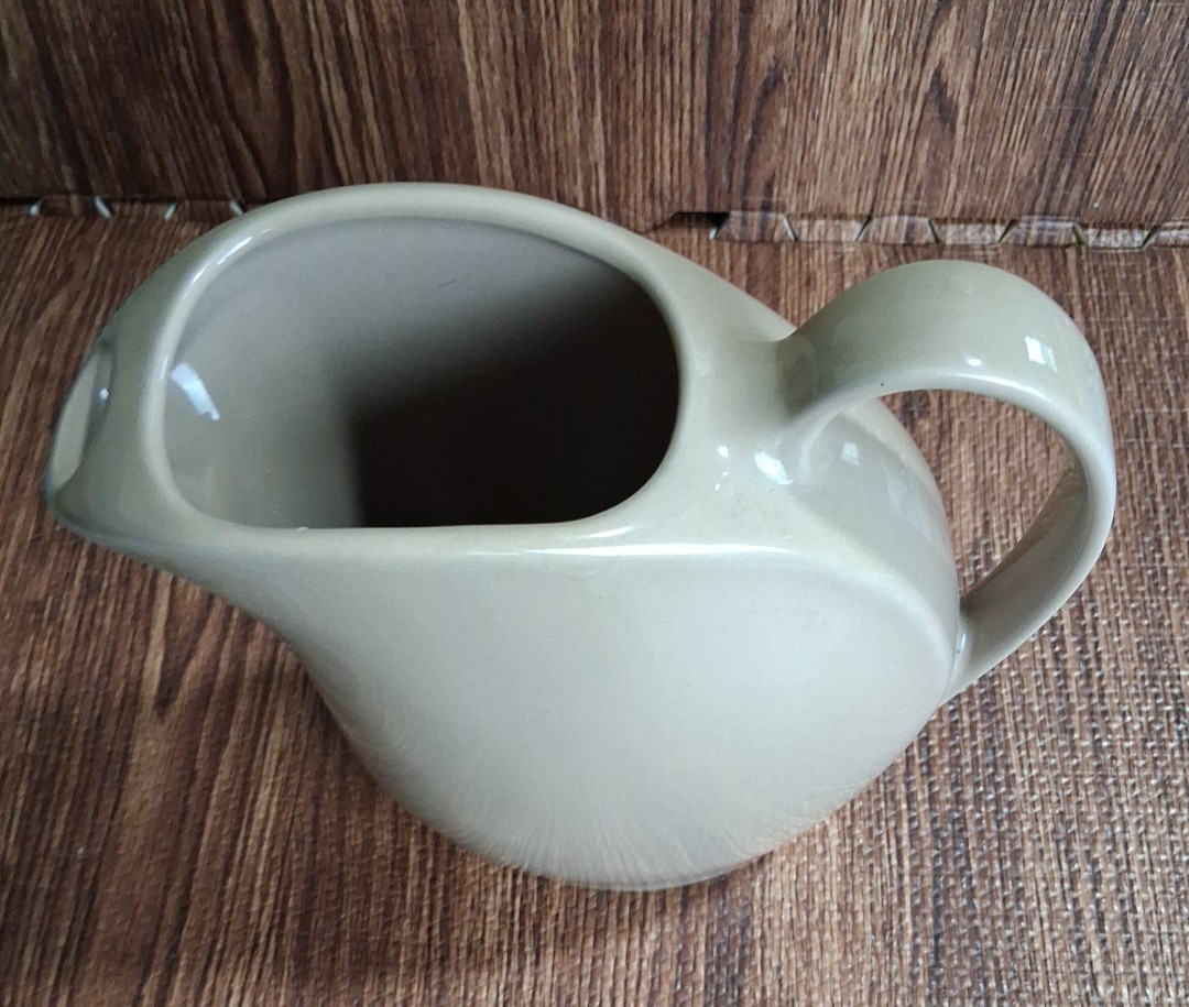 Hall 2633 Pitcher With Ice Guard Beige Art Deco 9″ USA Vintage