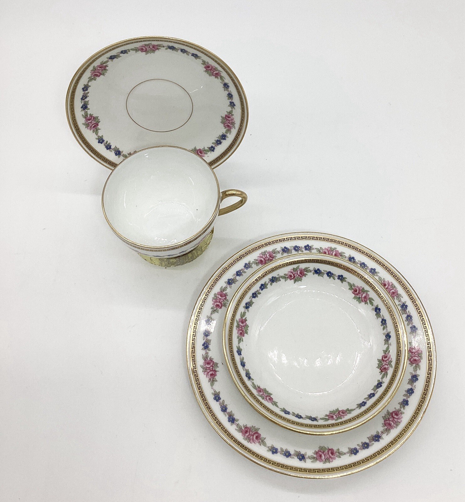 China Place Setting Collectible French Dish Floral Pattern Elegant Dining (485)