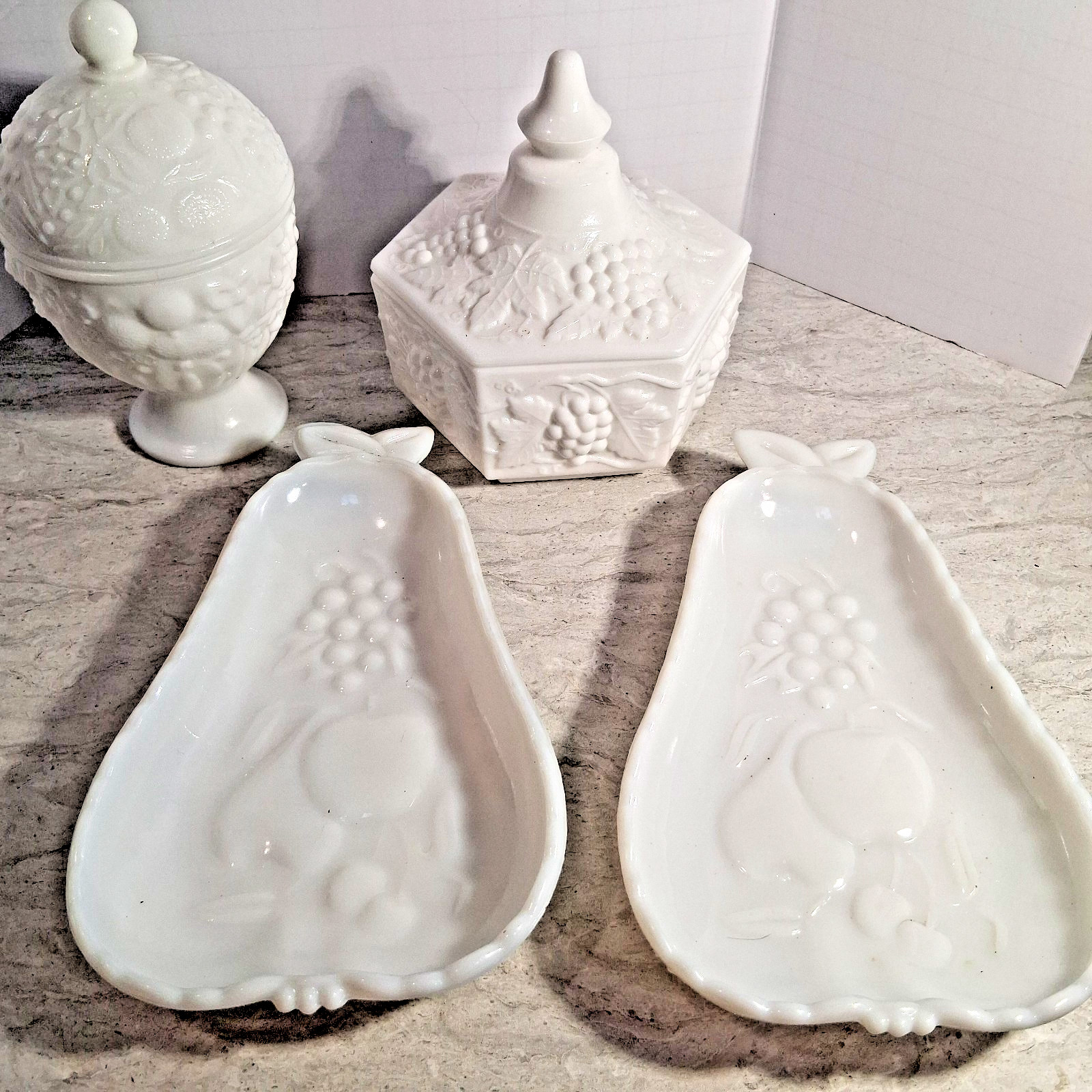 2 Vintage Long Pear Fruit Plates 7ins, 2 Covered Dishes,