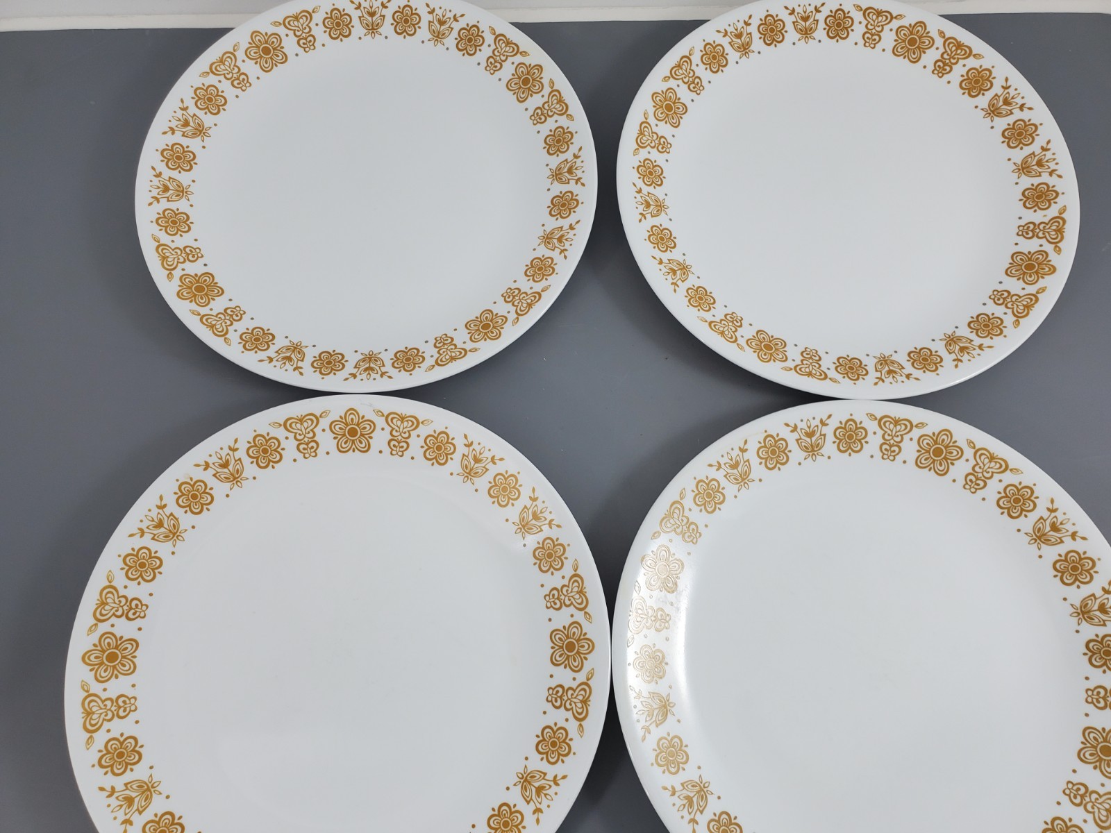 4 Vintage 70s Corelle Pyrex Butterfly Gold White Dinner Plates 10-1/4″