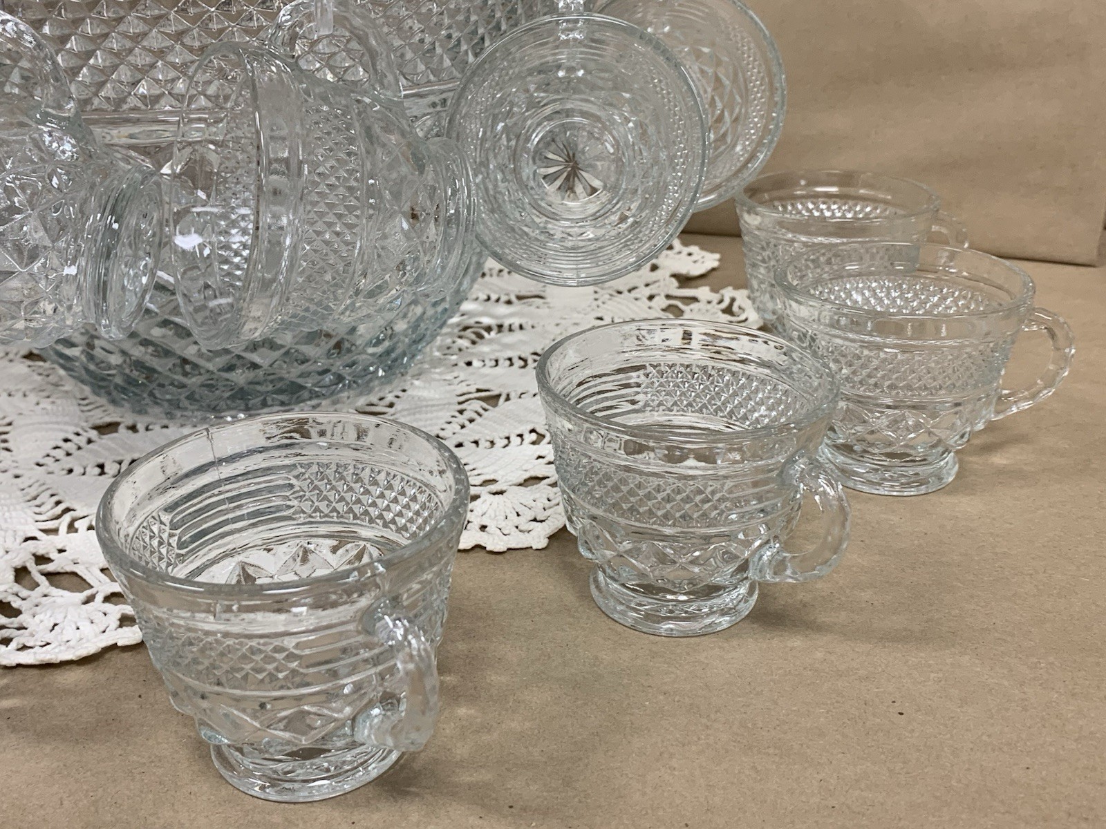Vintage Anchor Hocking Wexford Punch Bowl Set With 17 Cups Hooks & Ladle