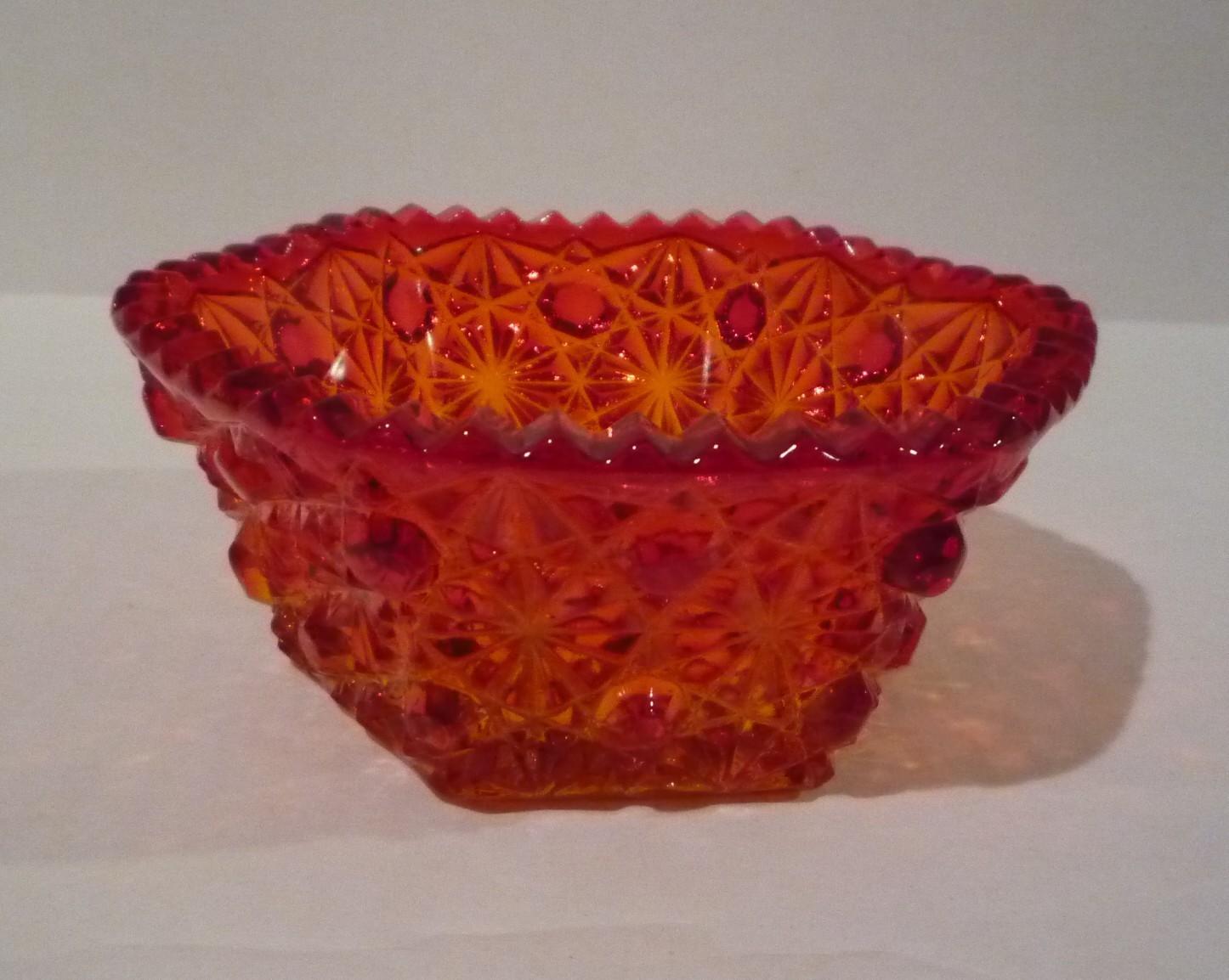 VTG LE SMITH AMBERINA HEXAGON DAISY & BUTTON 5” GLASS CANDY/NUT DISH GLOWS