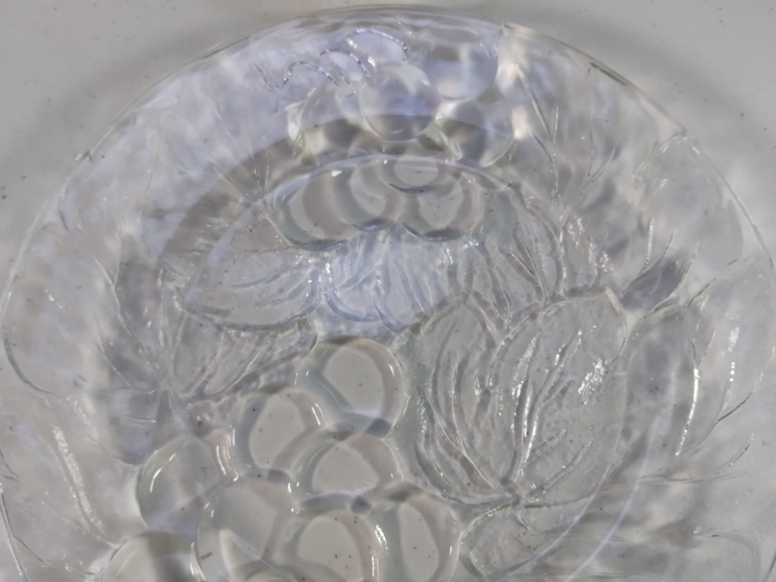 KIG Indonesia Clear Glass Dinner Plates with Grape Design 10 1/4″ Set of 6